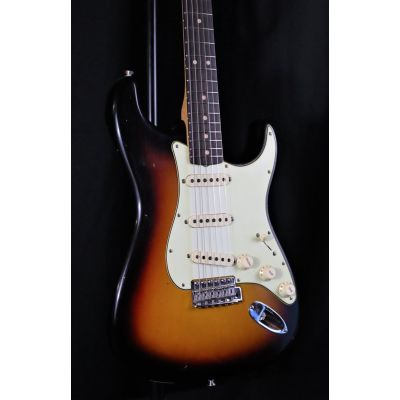 Fender 1963 Stratocaster Journeyman Relic  3-Color Sunburst - Electric Guitar