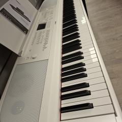 Yamaha DGX-670WH B-Stock