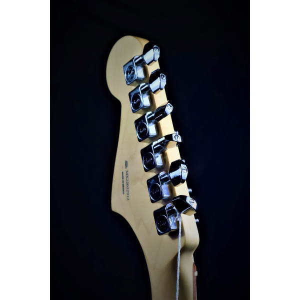 Fender Stratocaster Guitare électrique Pau Ferro Noir : :  Instruments de musique et Sono